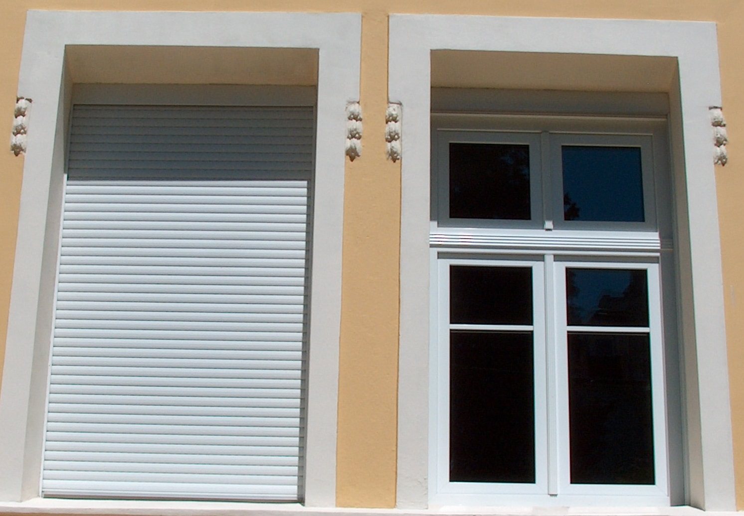 KÖMMERLING VariNova integrated external roller shutters