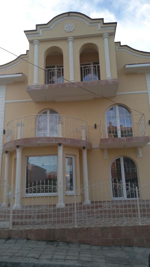 Private houses, 9