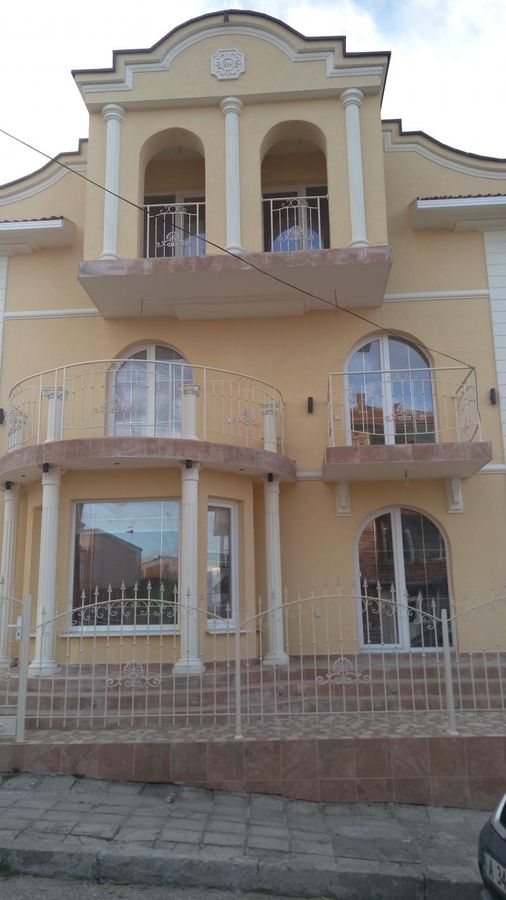 Private houses, 10