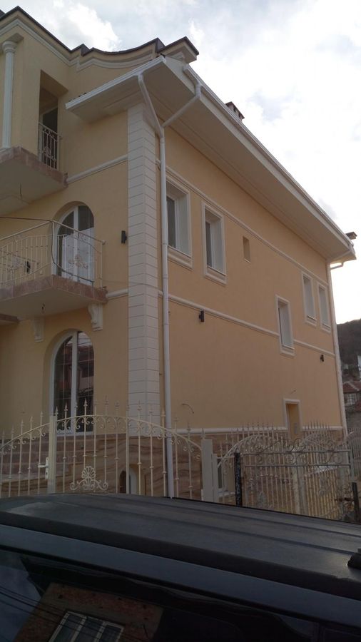 Private houses, 11