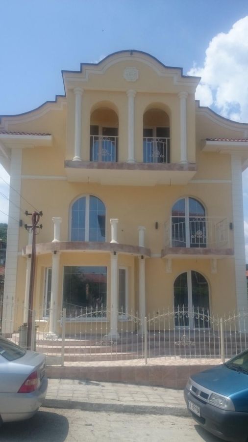 Private houses, 8